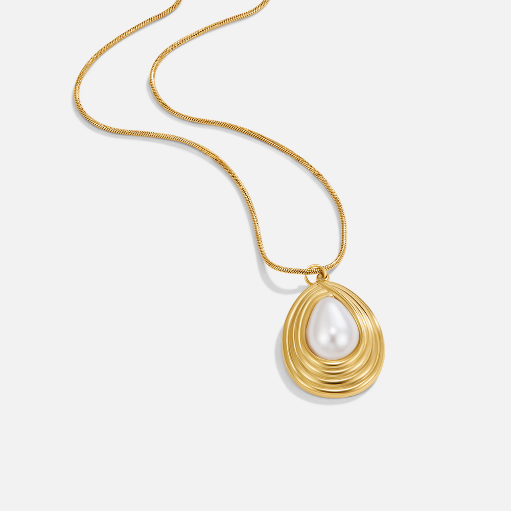 Camila Antique-Style Teardrop Pendant Necklace