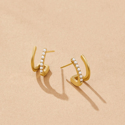 Claw Earrings in Gold-Tone with a Pearl Bead