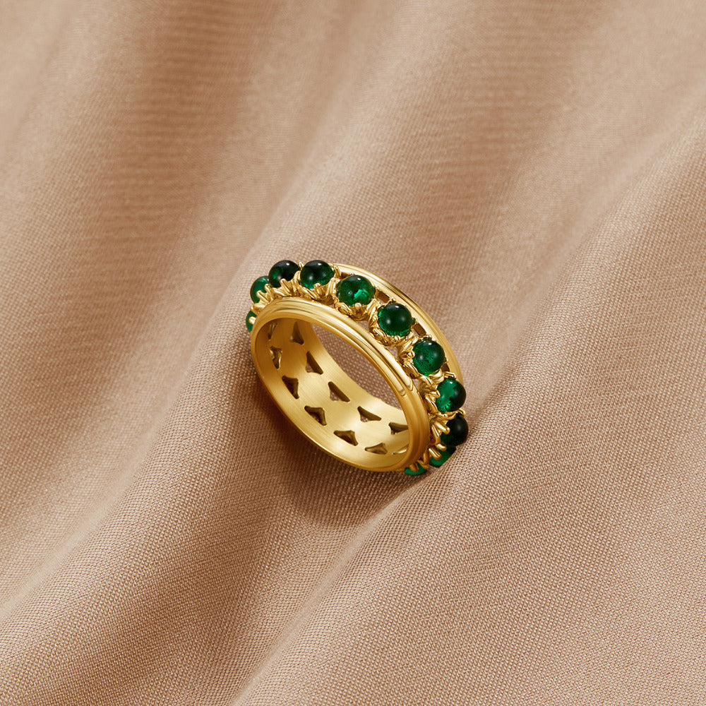 Simple Band Ring with an Emerald Green Crystal