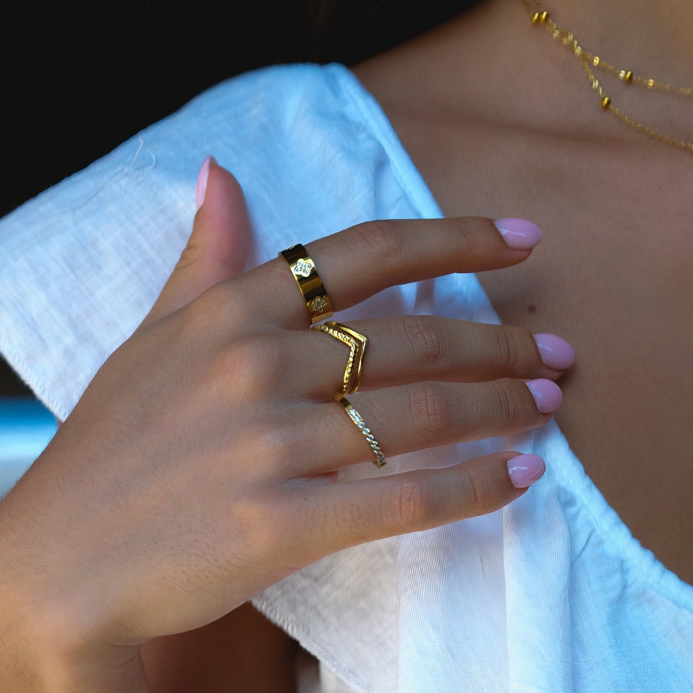 Small Clover Crystal Gold-Tone Band Ring
