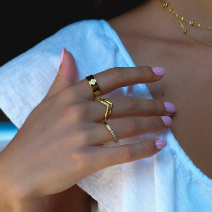 Small Clover Crystal Gold-Tone Band Ring