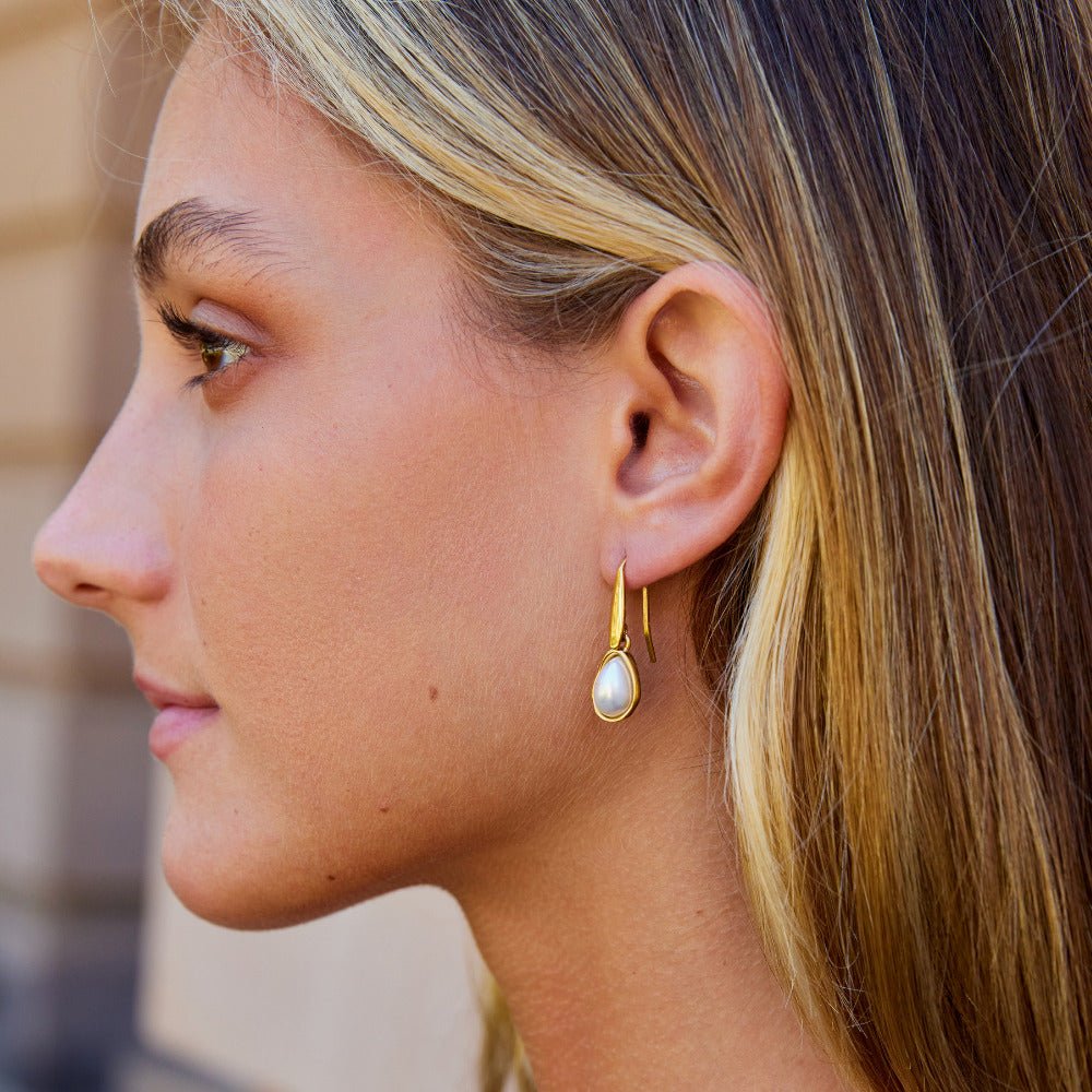 Agatha Softly Glowing Pearl Drop Earrings