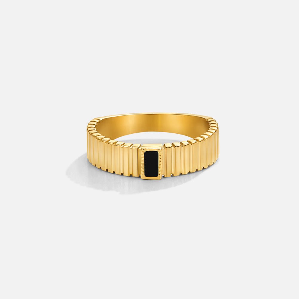 Ribbed Band Ring with a Dark Crystal Centre