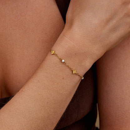 Camila Petal Detail Delicate Chain Bracelet