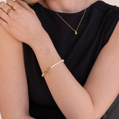 Cara Round Pearl and Linked Chain Bracelet