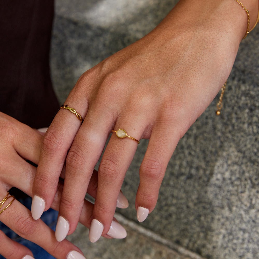 Clara Single Teardrop Stone Slender Band Ring
