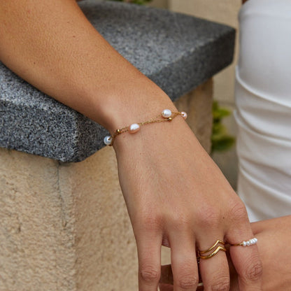 Freshwater Pearl and Fine Chain Bracelet