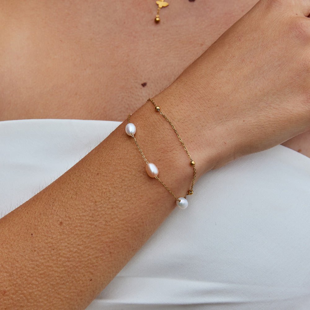 Freshwater Pearl and Fine Chain Bracelet