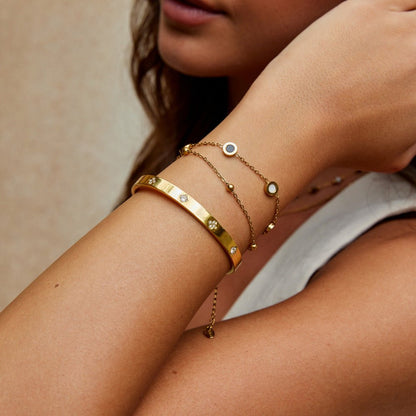 Smooth Gold-Tone Clover Detail Bangle Bracelet