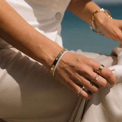 Smooth Gold-Tone Clover Detail Bangle Bracelet