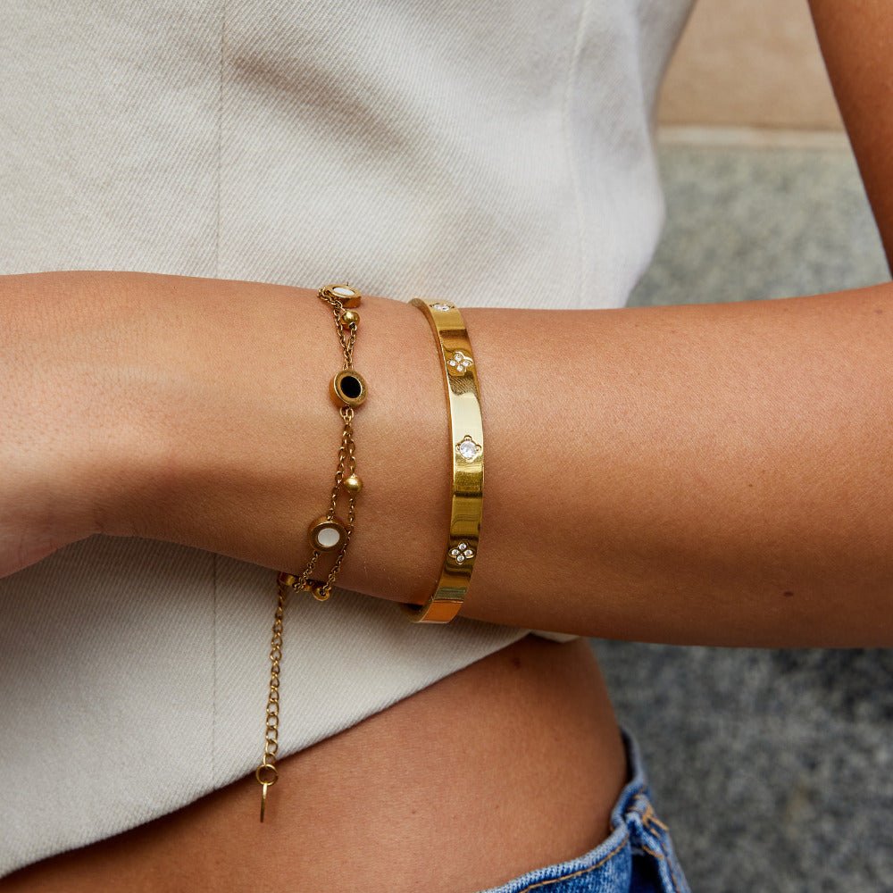 Smooth Gold-Tone Clover Detail Bangle Bracelet