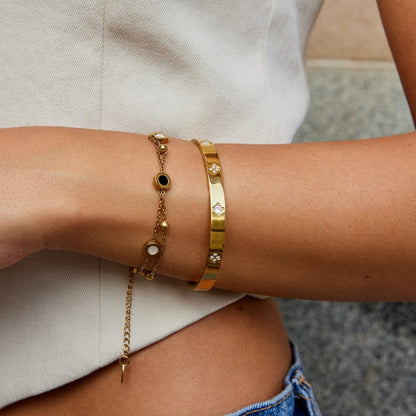 Smooth Gold-Tone Clover Detail Bangle Bracelet