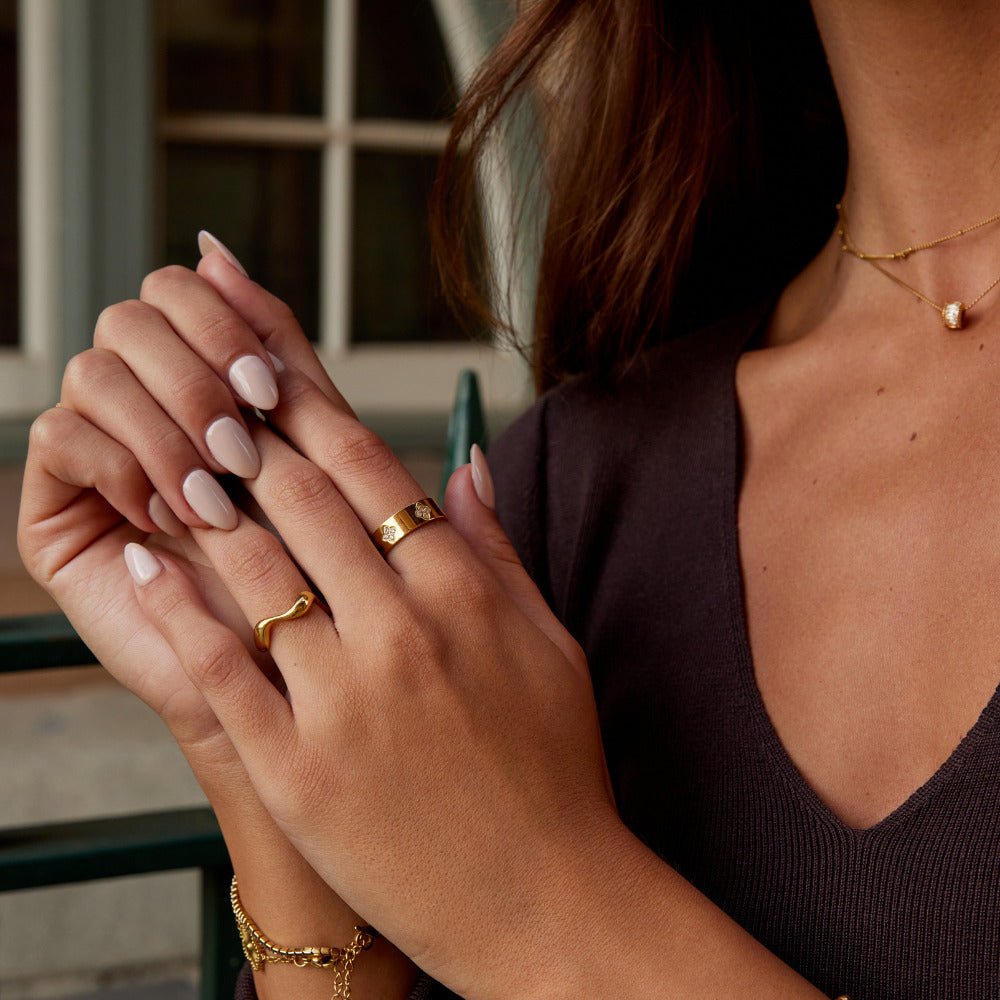 Small Clover Crystal Gold-Tone Band Ring