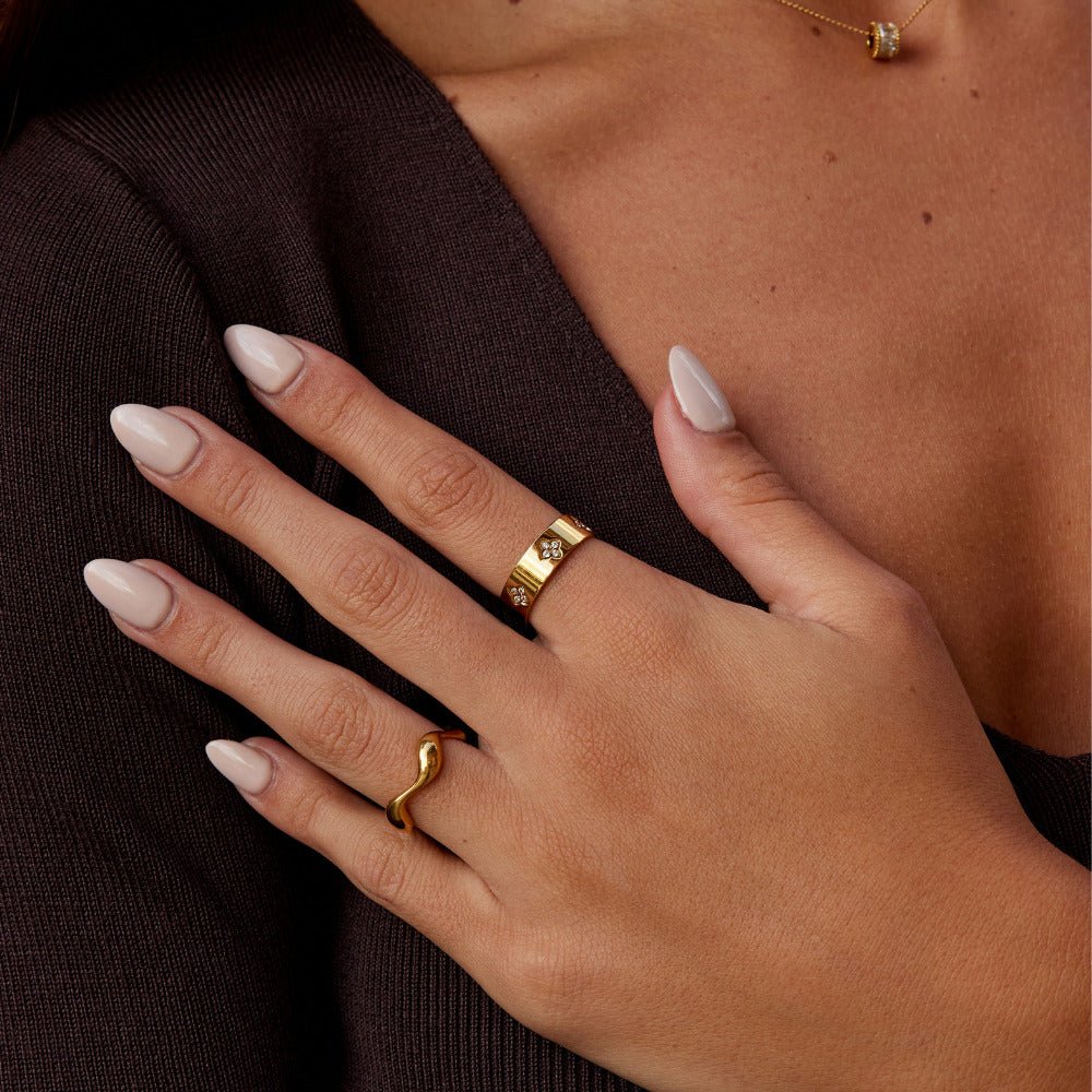 Small Clover Crystal Gold-Tone Band Ring