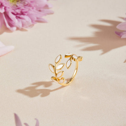 Single Leaf Gold-Tone Curved Everyday Ring