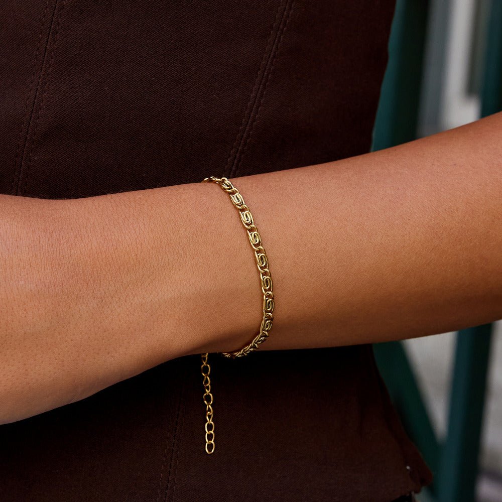Curled Link Gold-Tone Chain Bracelet