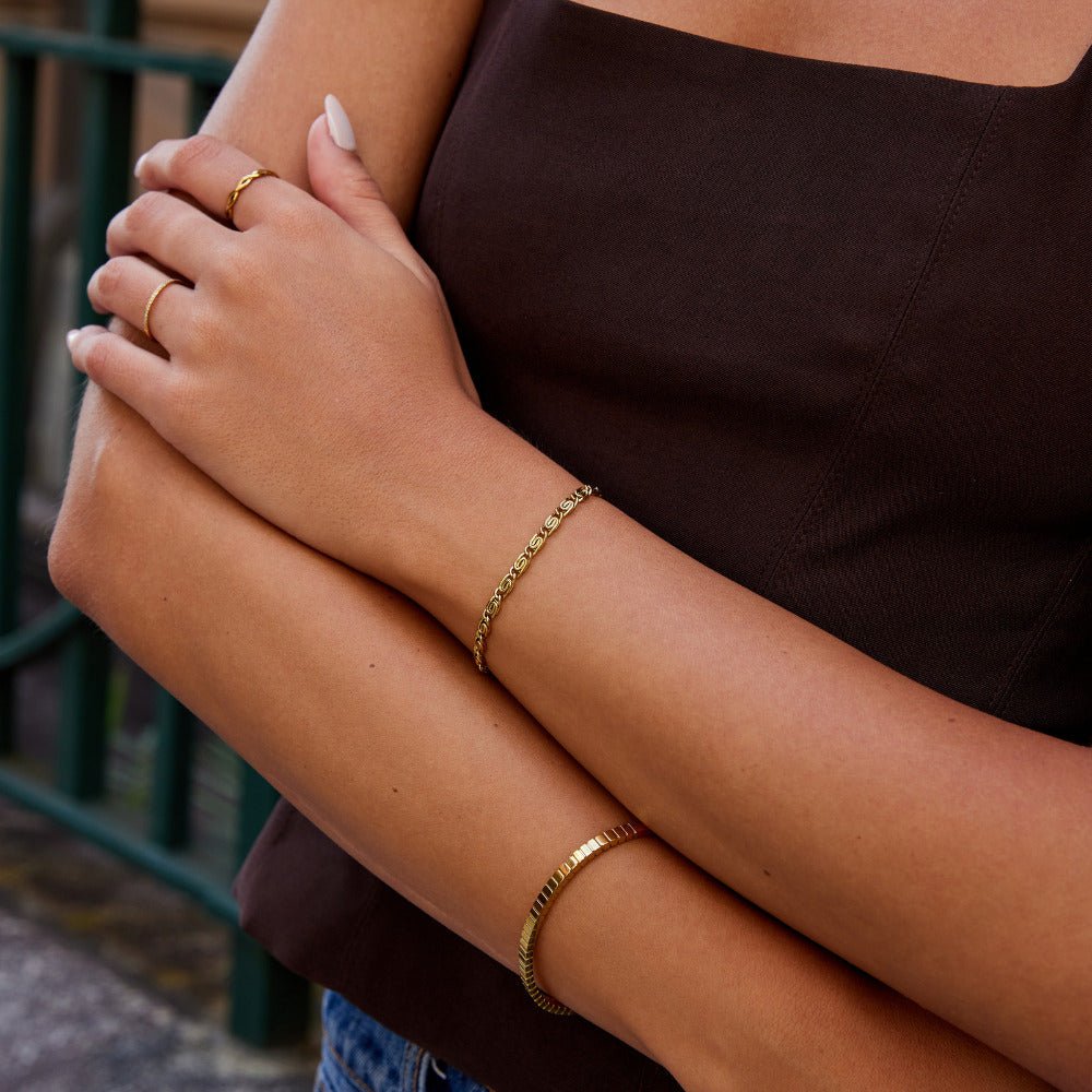 Curled Link Gold-Tone Chain Bracelet