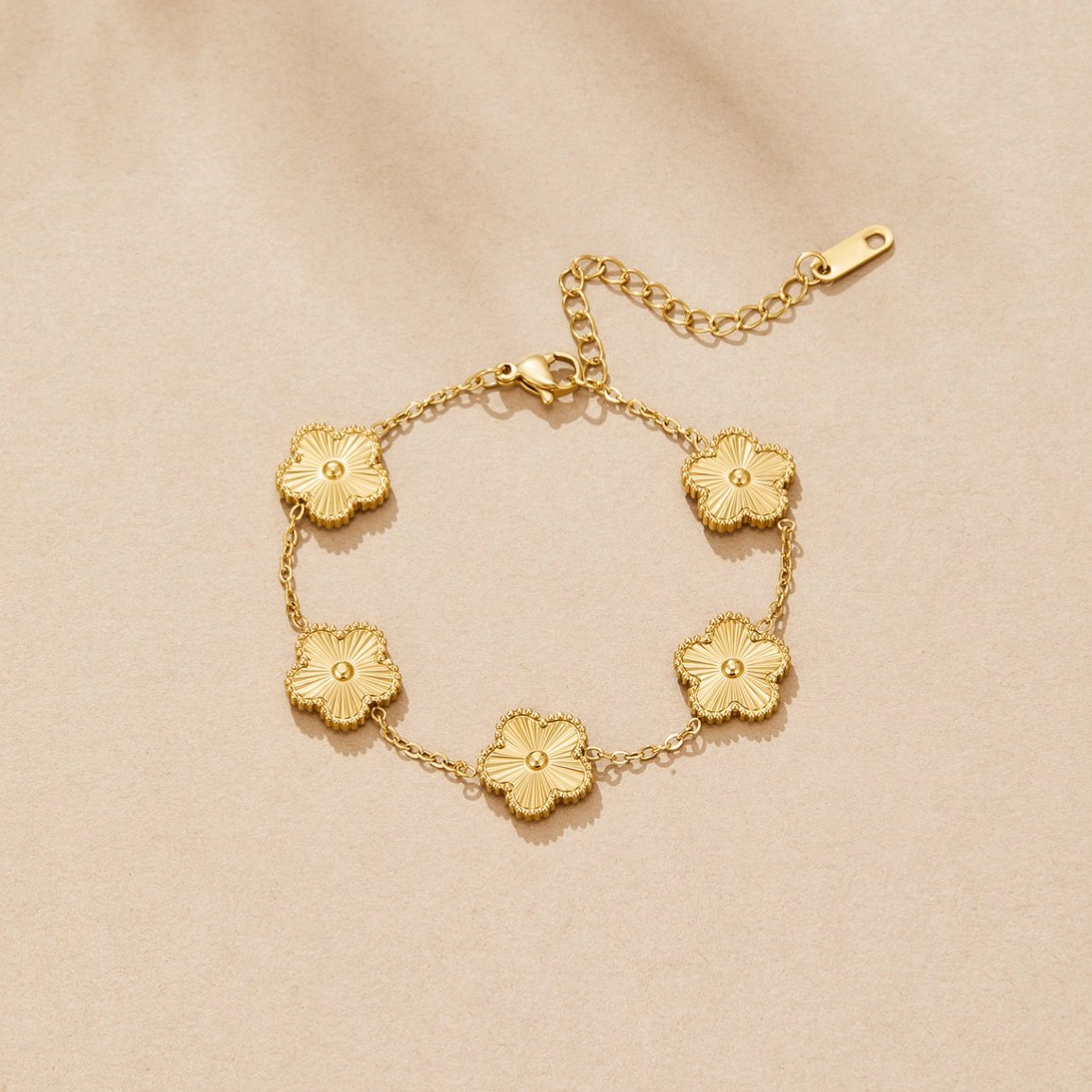 Single Clover Charm Gold-Tone Chain Bracelet