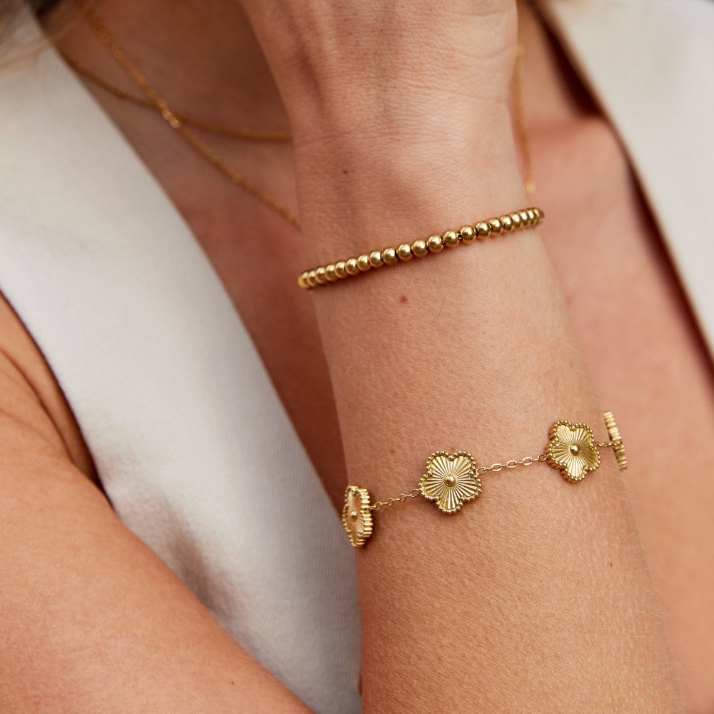 Single Clover Charm Gold-Tone Chain Bracelet