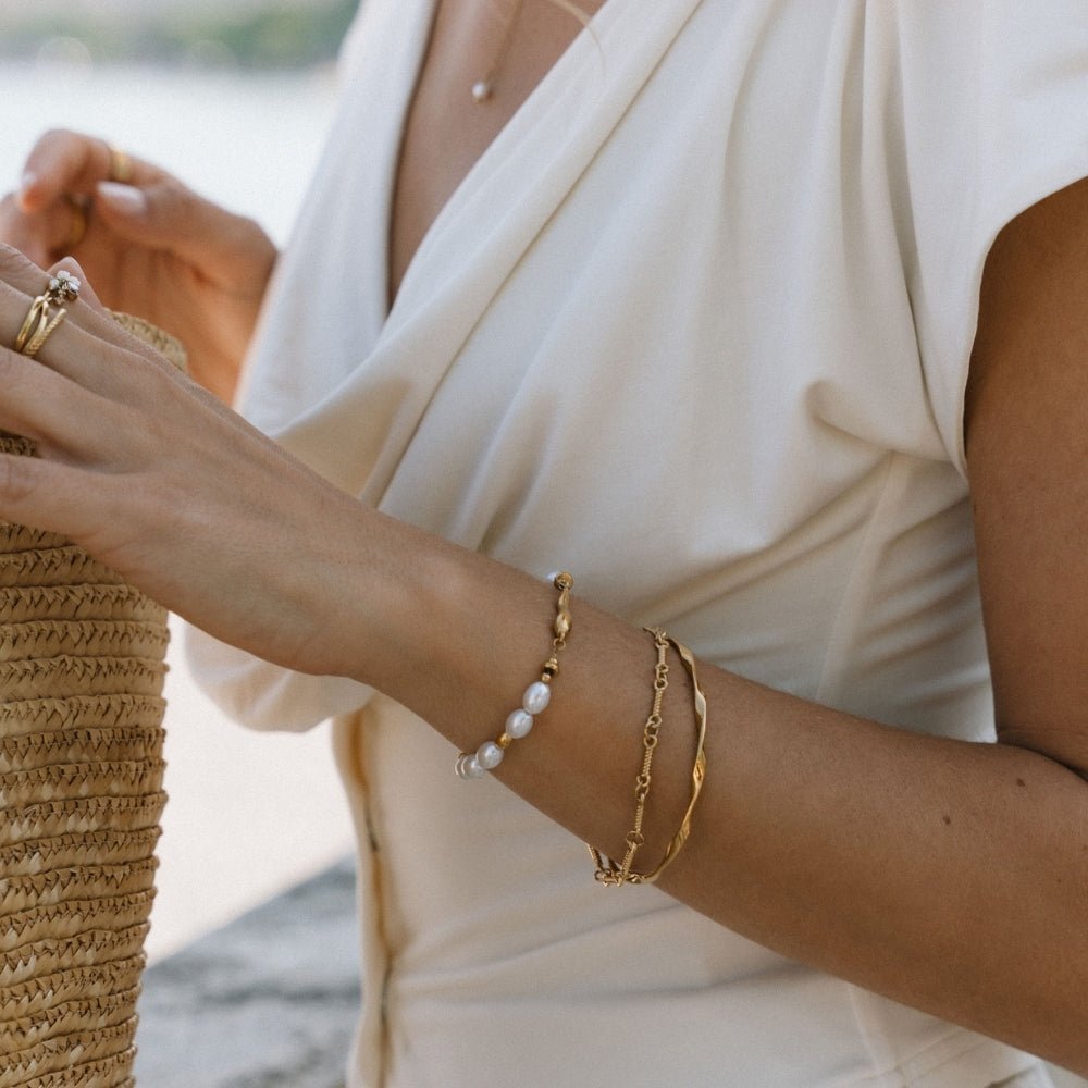 Lovina Classic Round Pearl Strand Bracelet