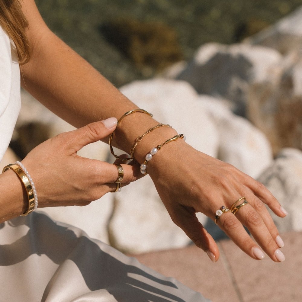 Lovina Classic Round Pearl Strand Bracelet
