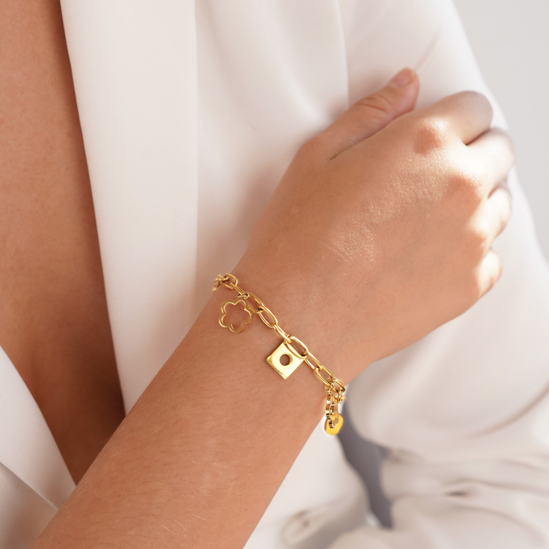 Daisy Bloom Charm Chain Bracelet