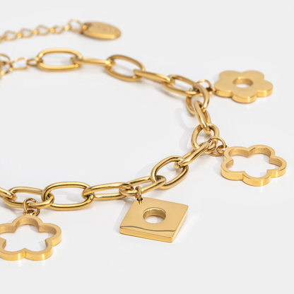 Daisy Bloom Charm Chain Bracelet