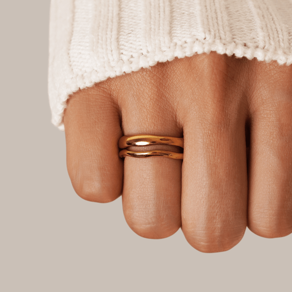 Madison Fine Single Wave Band Ring