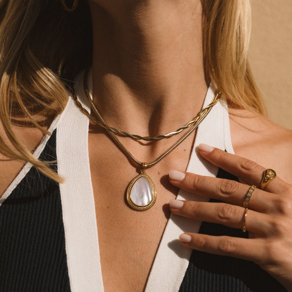 Mother of Pearl Teardrop Pendant Necklace