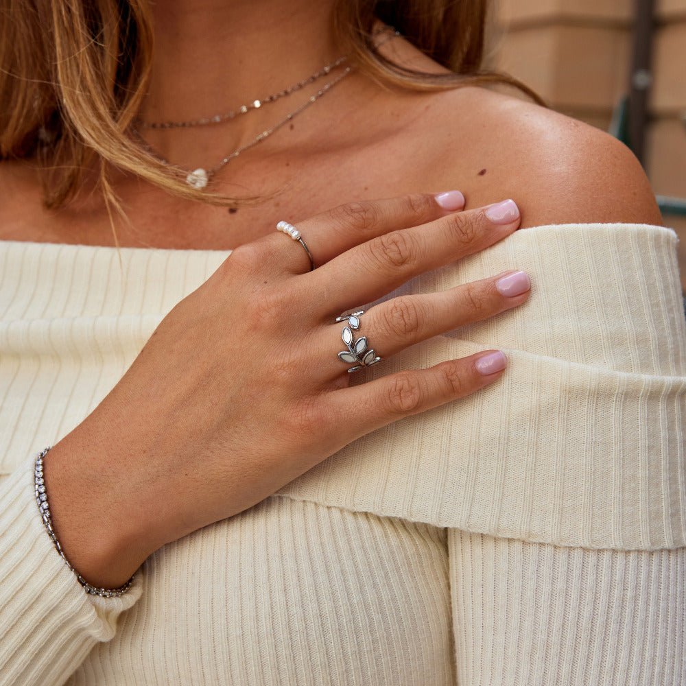 Trailing Leaf Silver-Tone Slim Band Ring