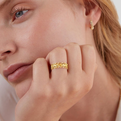 Trailing Leaf Curve Slim Everyday Band Ring
