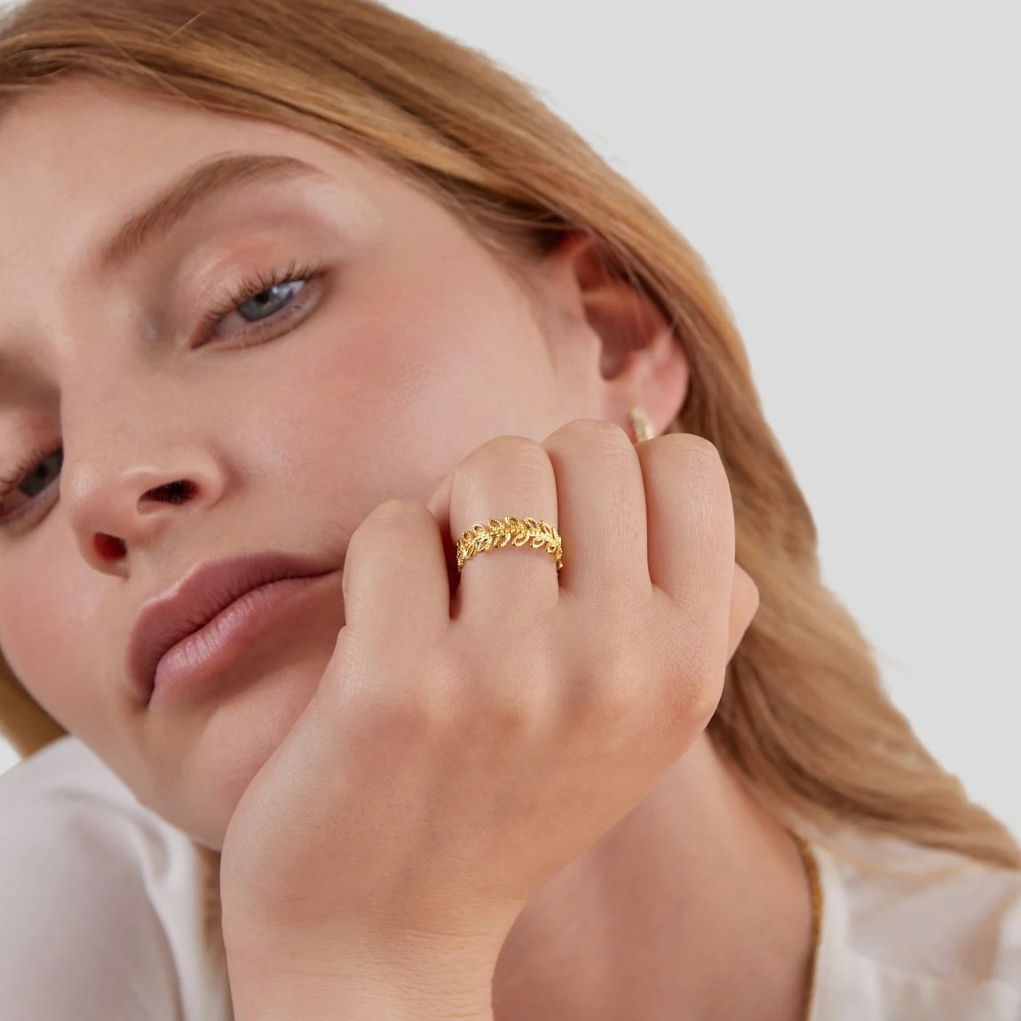 Trailing Leaf Curve Slim Everyday Band Ring