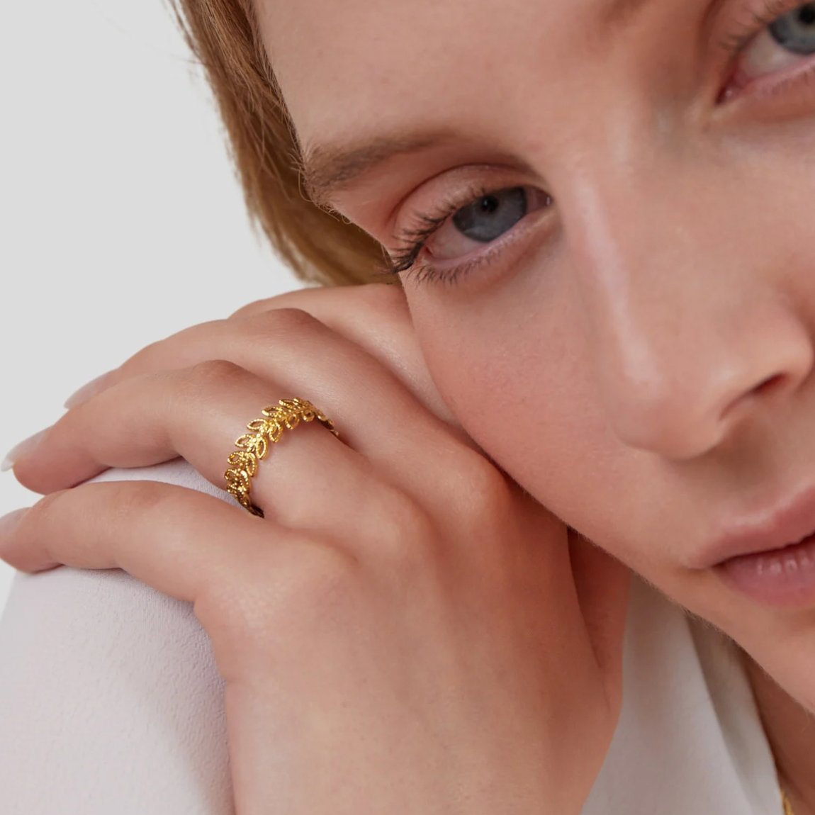 Trailing Leaf Curve Slim Everyday Band Ring