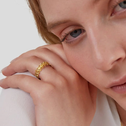 Trailing Leaf Curve Slim Everyday Band Ring