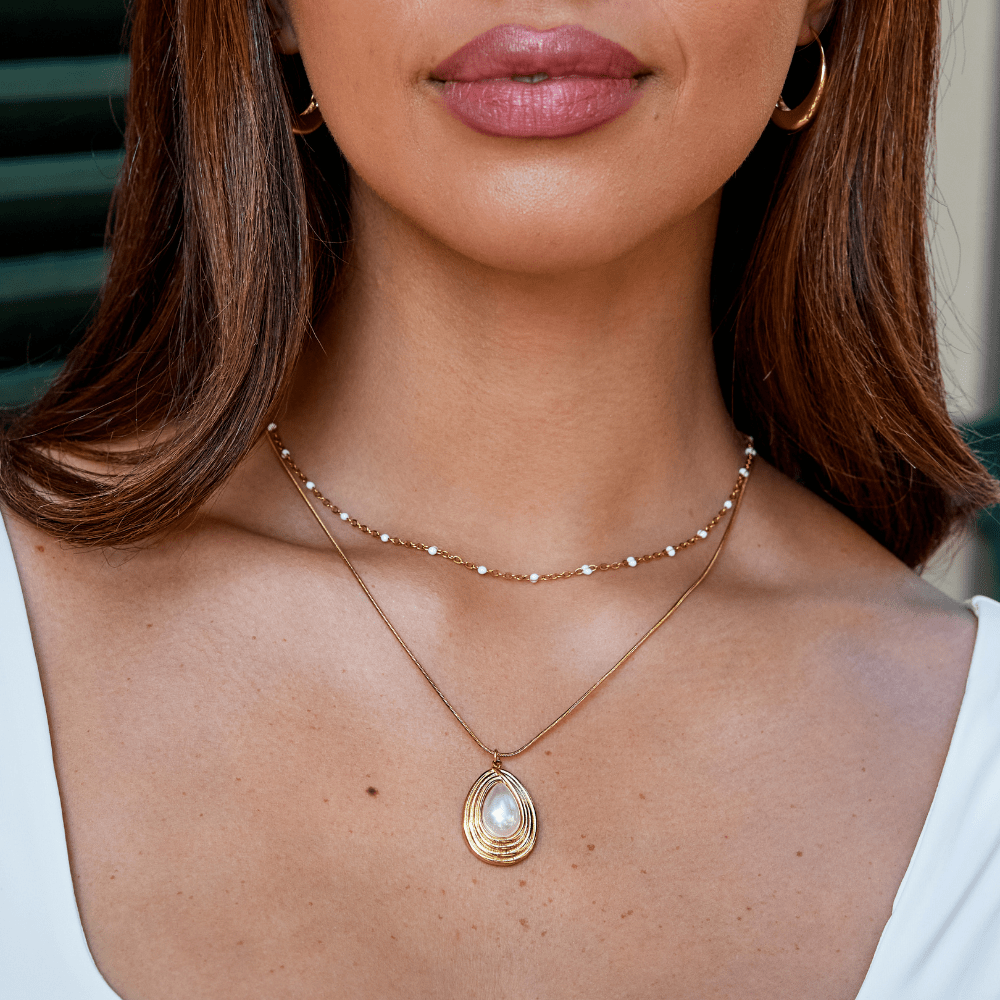 Camila Antique-Style Teardrop Pendant Necklace