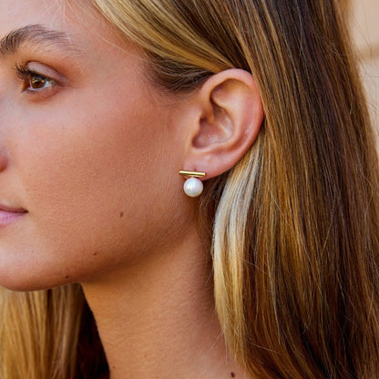Yuna Single Pearl Close-Fit Stud Earrings